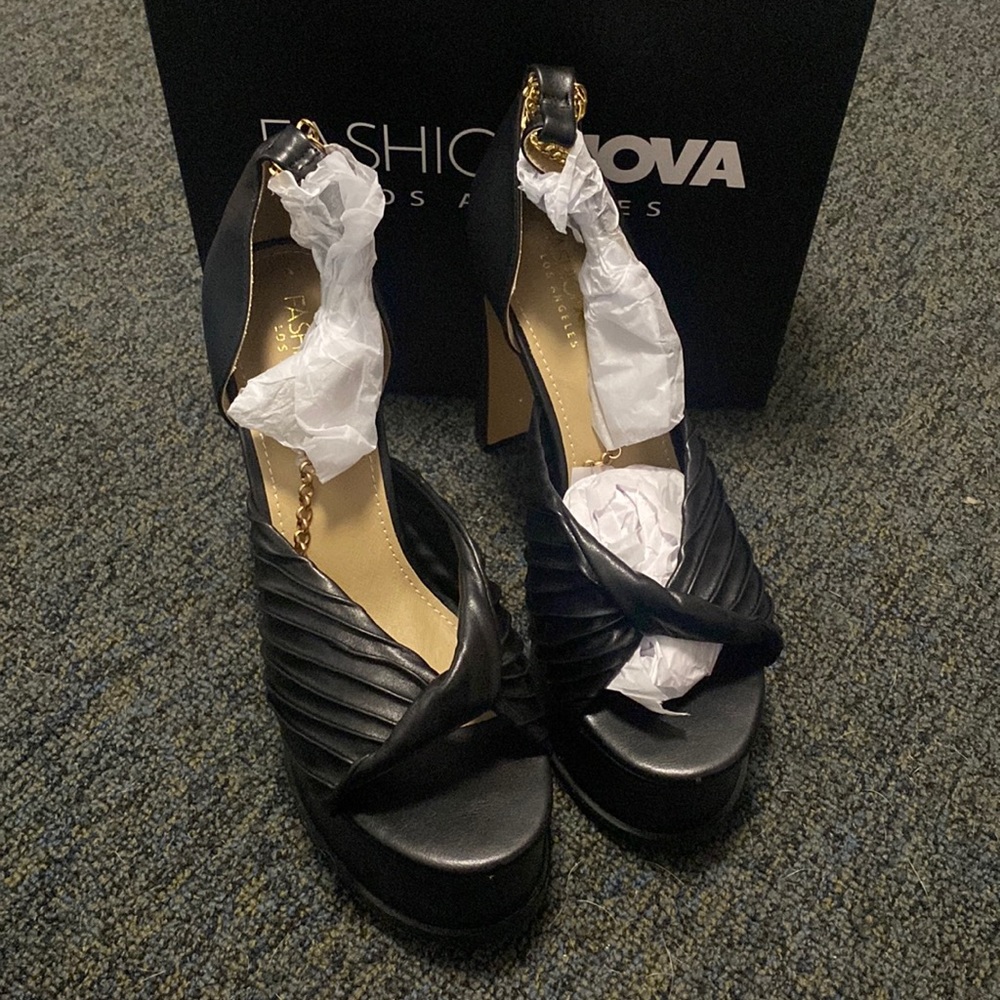 FASHION NOVA- BRAND NEW, never worn. Black chunky platform heels
